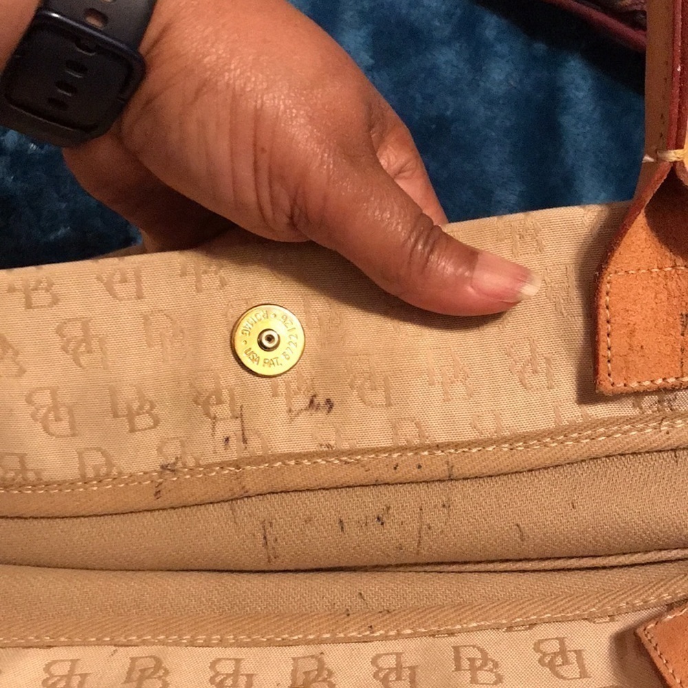 - Very nice Dooney and Bourke Tote! - Picture 13 of 13